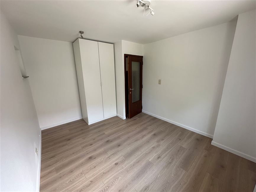 Mignon rdc 1 chambre avec jardin et terrasse communs.
