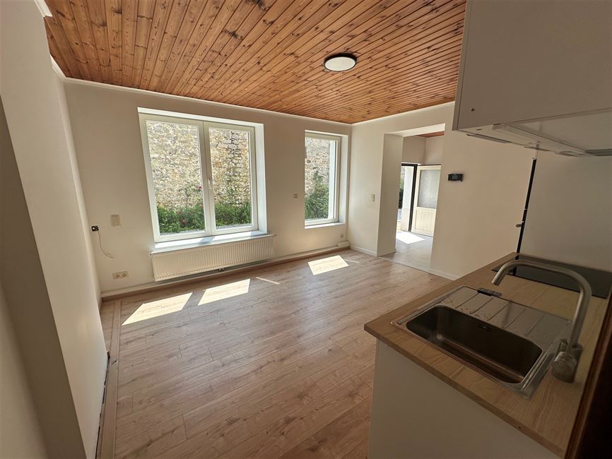 Mignon rdc 1 chambre avec jardin et terrasse communs.