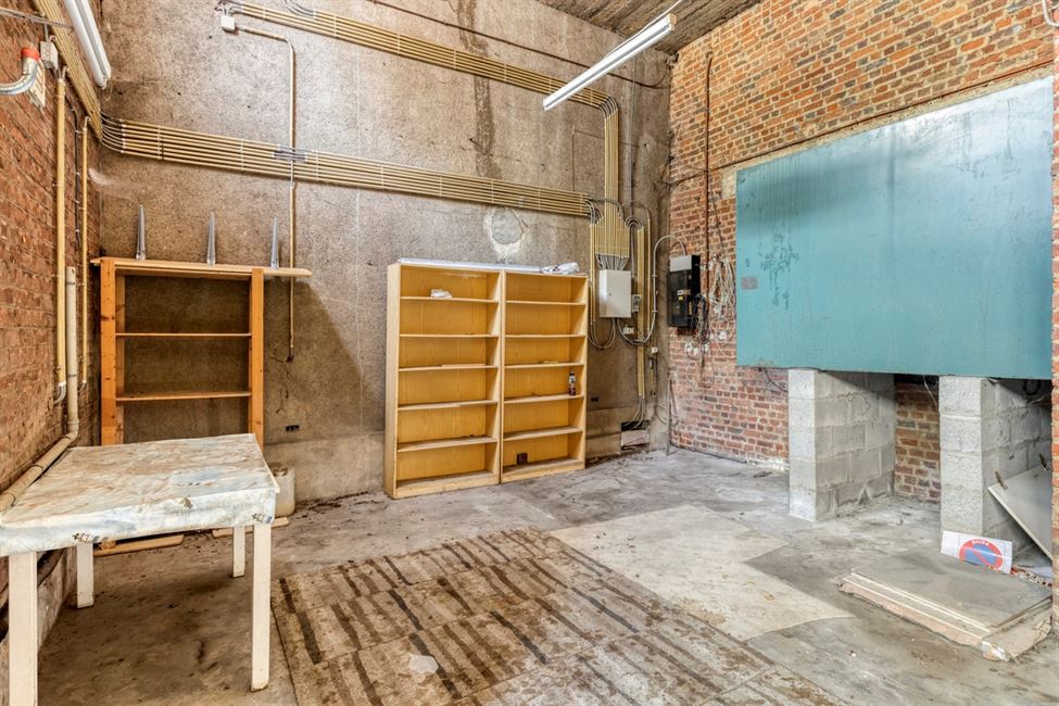 Belle vaste maison, avec garage de folie, grenier aménageable.