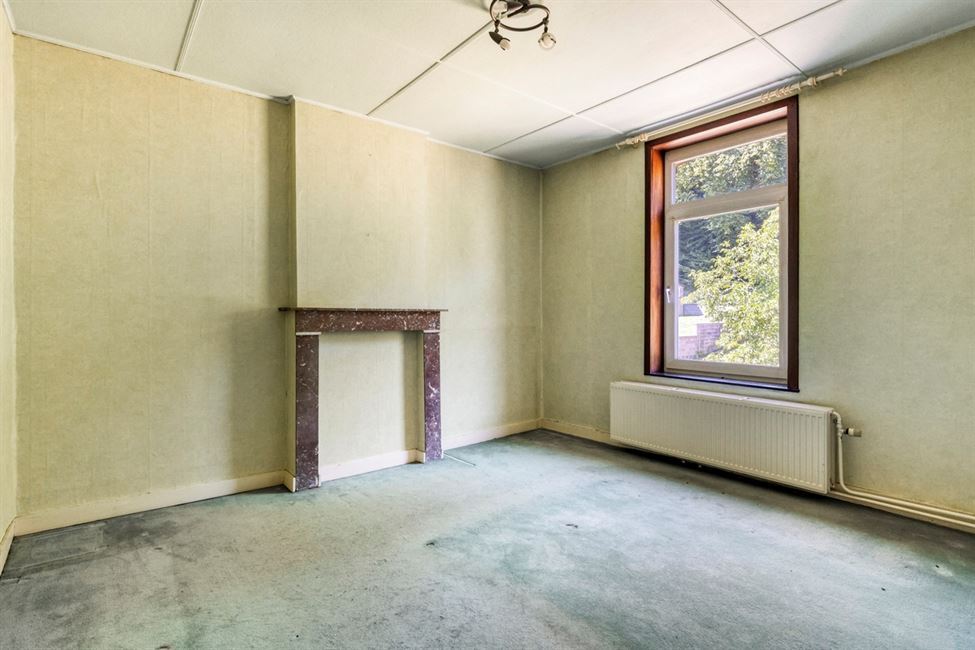 Belle vaste maison, avec garage de folie, grenier aménageable.