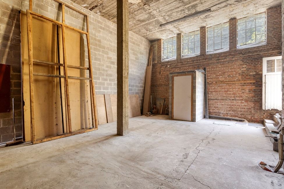 Belle vaste maison, avec garage de folie, grenier aménageable.