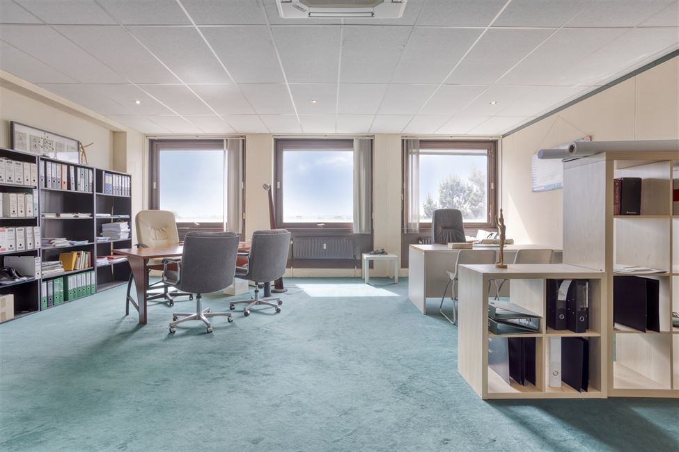 EVERE/NATO AREA: NICE 270M2 OFFICE SPACE