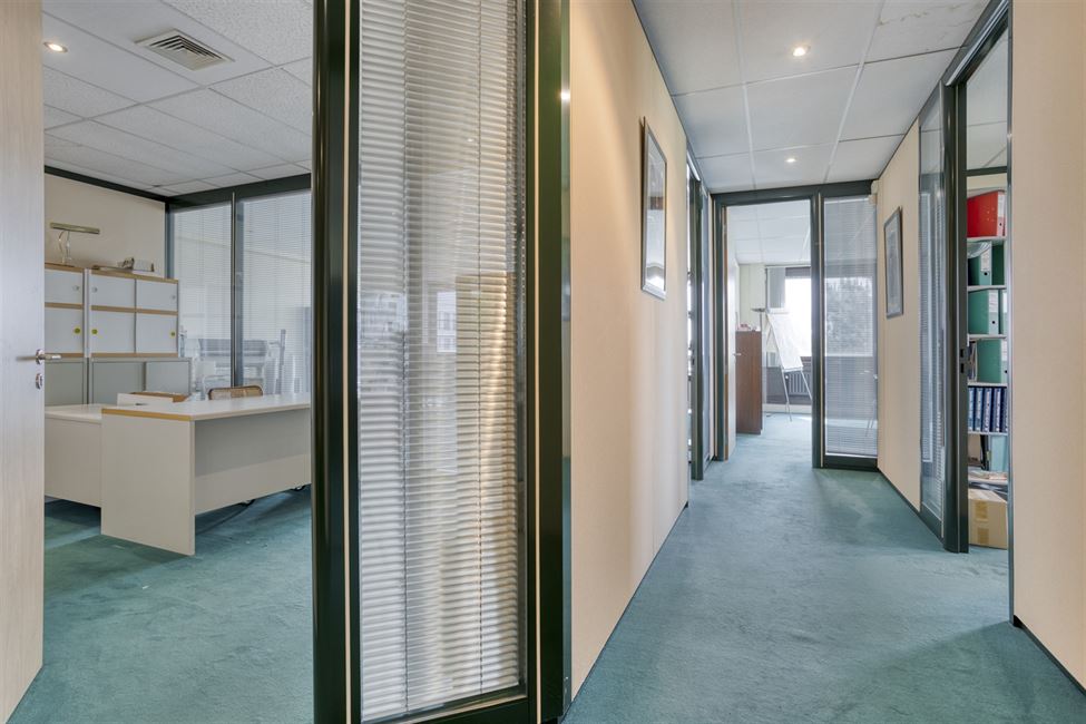 EVERE/NATO AREA: NICE 270M2 OFFICE SPACE