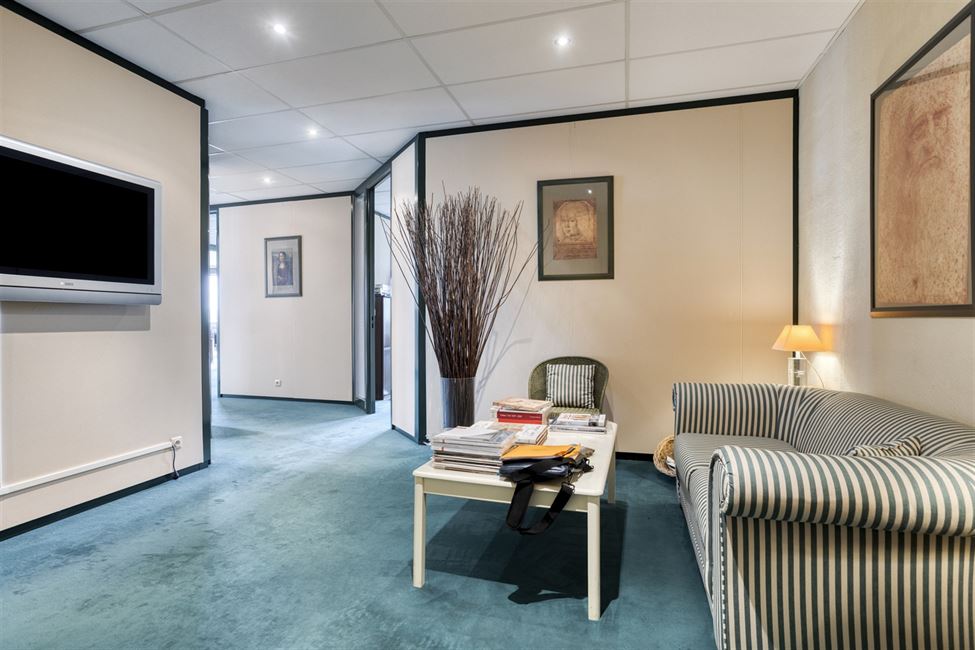 EVERE/NATO AREA: NICE 270M2 OFFICE SPACE