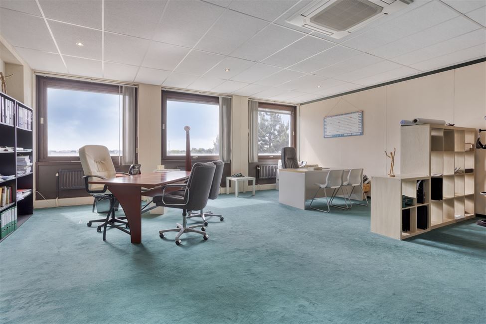 EVERE/NATO AREA: NICE 270M2 OFFICE SPACE