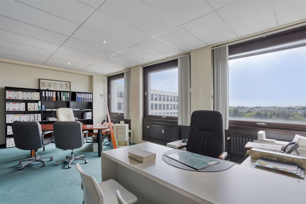 EVERE/NATO AREA: NICE 270M2 OFFICE SPACE