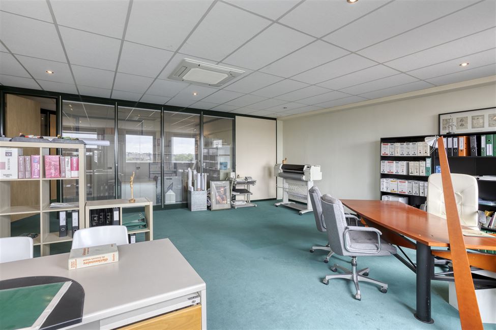 EVERE/NATO AREA: NICE 270M2 OFFICE SPACE