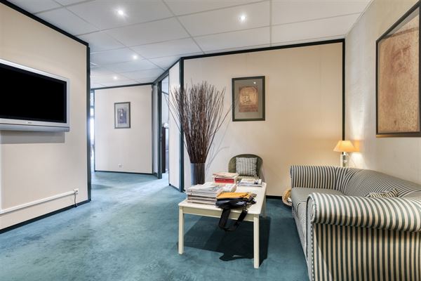 EVERE/NATO AREA: NICE 270M2 OFFICE SPACE