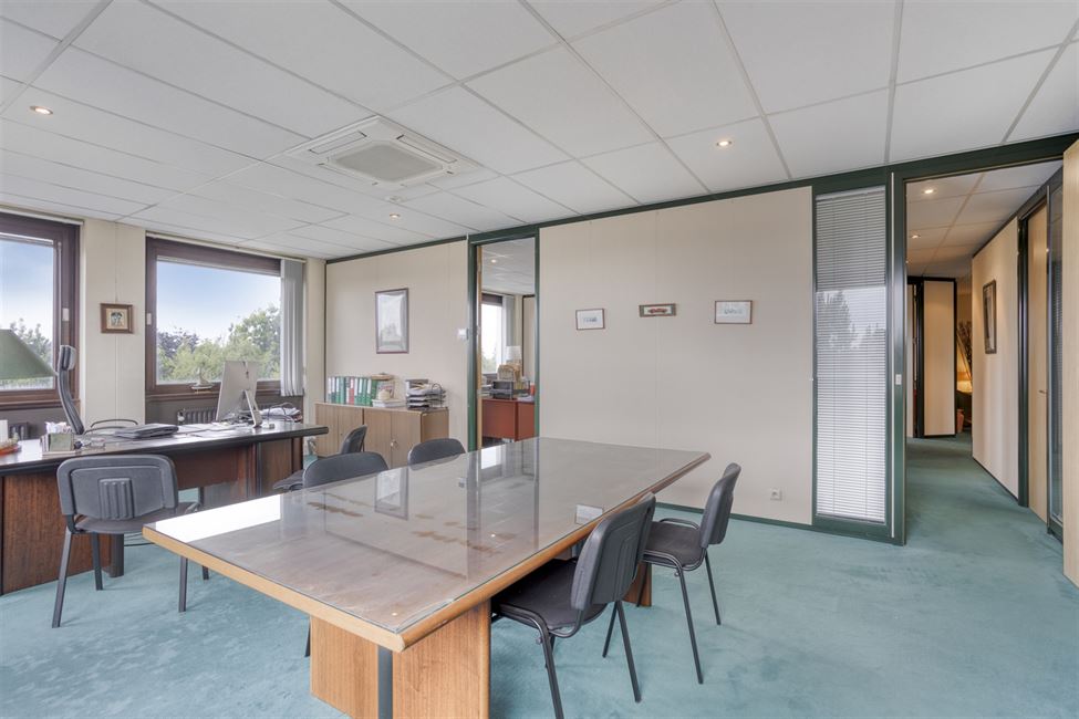 EVERE/NATO AREA: NICE 270M2 OFFICE SPACE