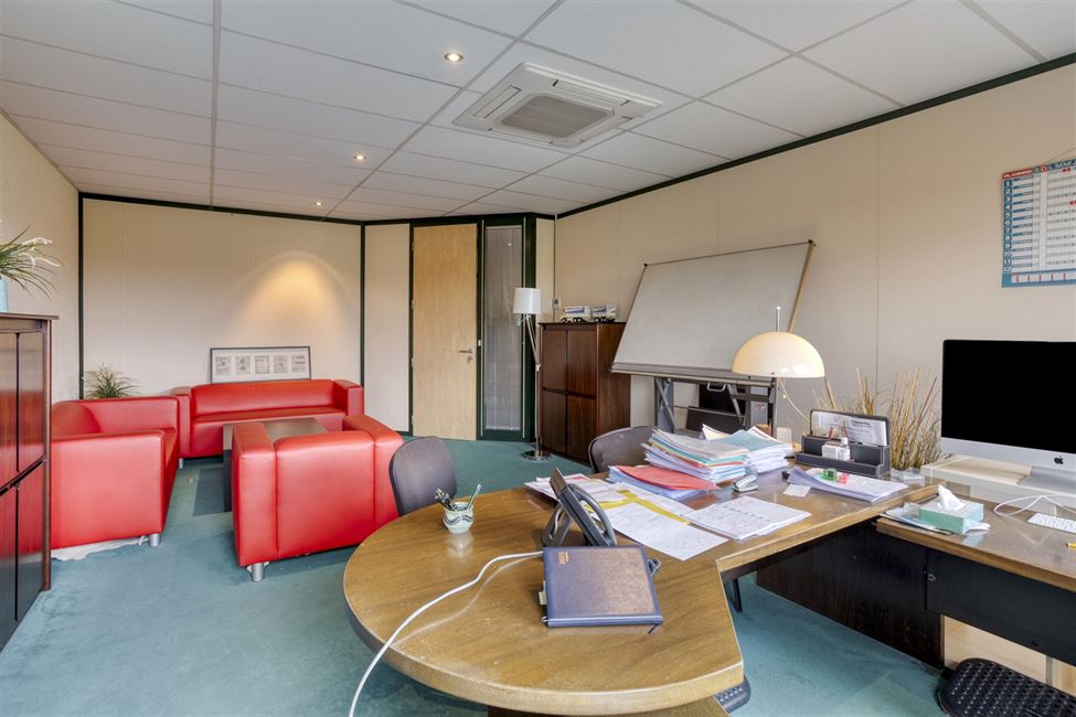 EVERE/NATO AREA: NICE 270M2 OFFICE SPACE