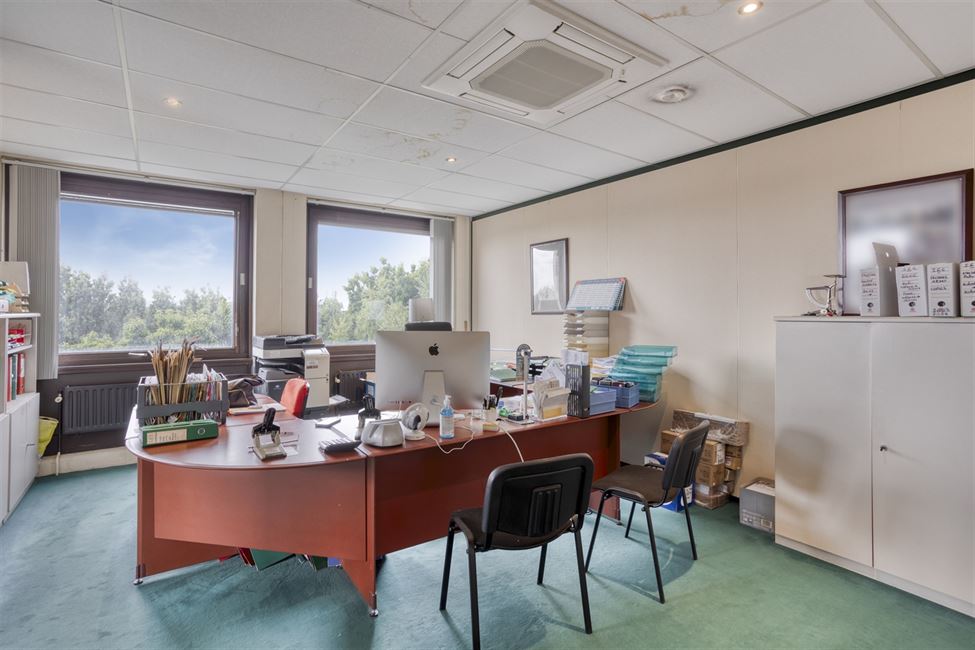 EVERE/NATO AREA: NICE 270M2 OFFICE SPACE
