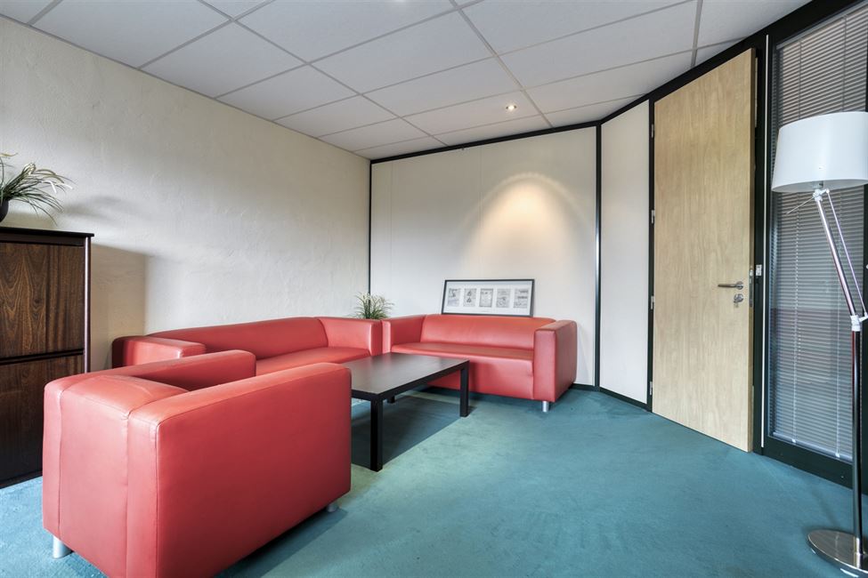 EVERE/NATO AREA: NICE 270M2 OFFICE SPACE