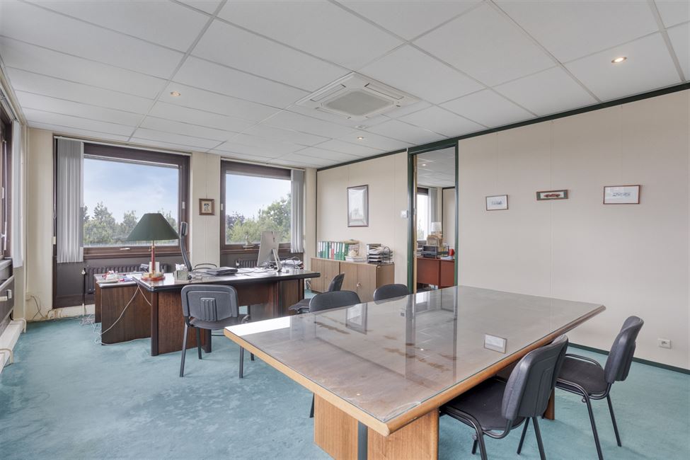 EVERE/NATO AREA: NICE 270M2 OFFICE SPACE