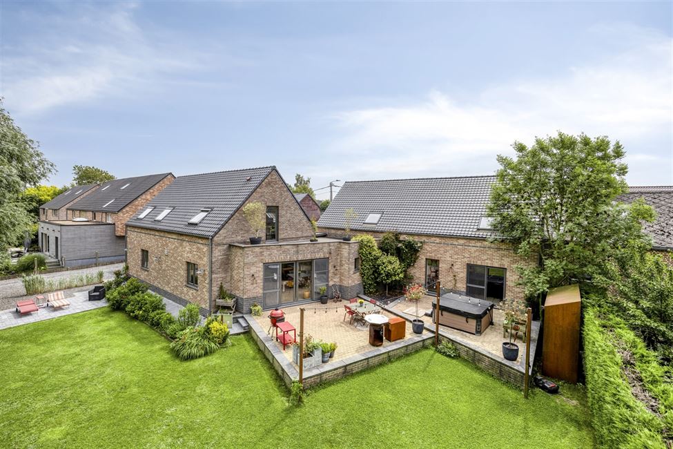 Exceptionnelle propriété, 2 logements, 7 chambres ! 
