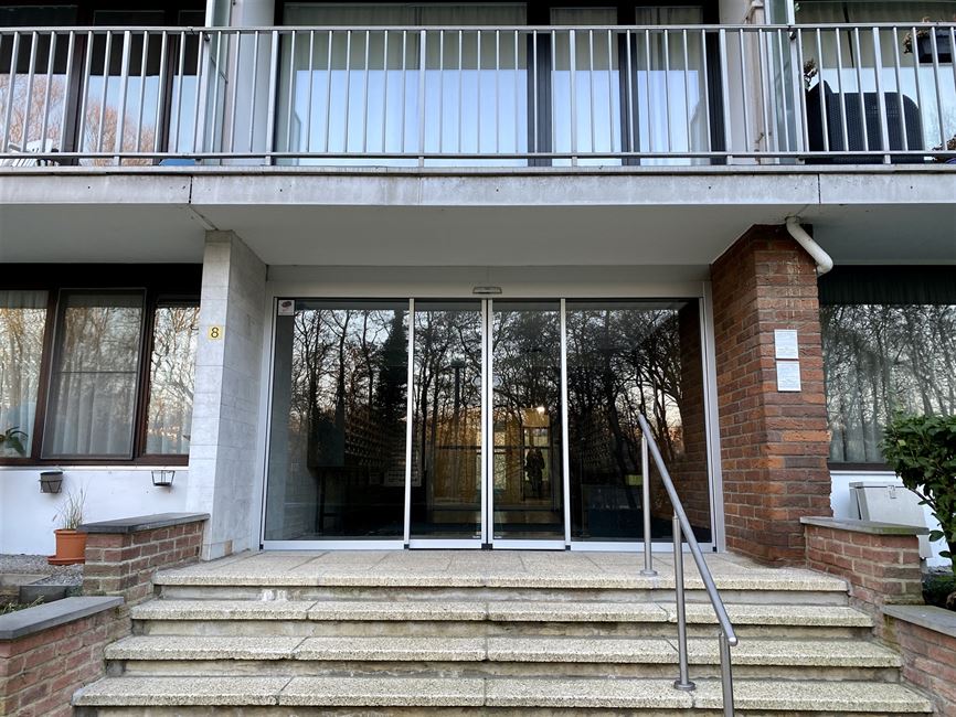 UCL Woluwe: Studio tt mimi avec terr.