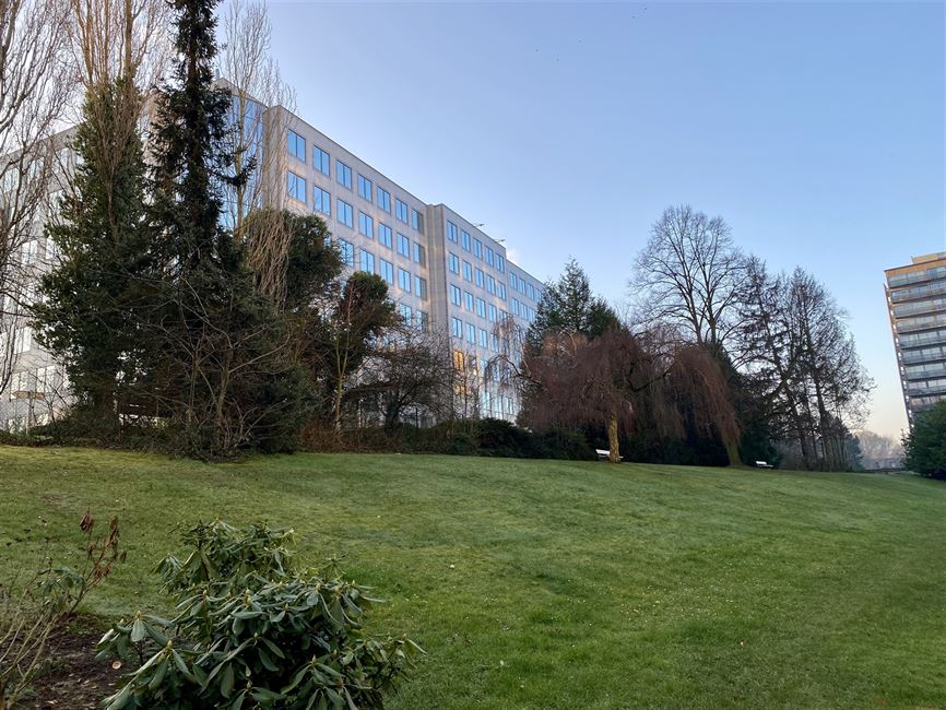 UCL Woluwe: Studio tt mimi avec terr.