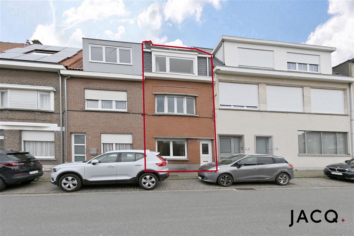 Totaal te renoveren woning met 3 slpk's en tuin!