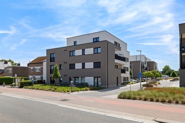 CENTRAAL GELEGEN APPARTEMENT MET RUIM TERRAS EN GARAGEBOX IN SINT-TRUIDEN