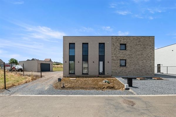 PRACHTIGE NIEUWBOUWWONING OP EEN MOOI PERCEEL IN GINGELOM 