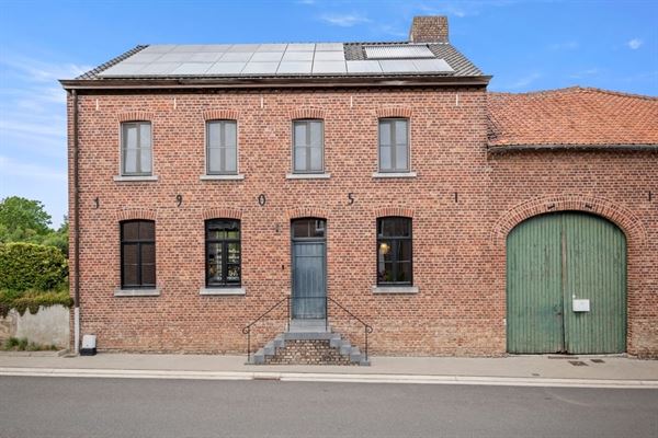 AUTHENTIEKE WONING MET RUIME SCHUUR EN VEEL POTENTIEEL IN TONGEREN 