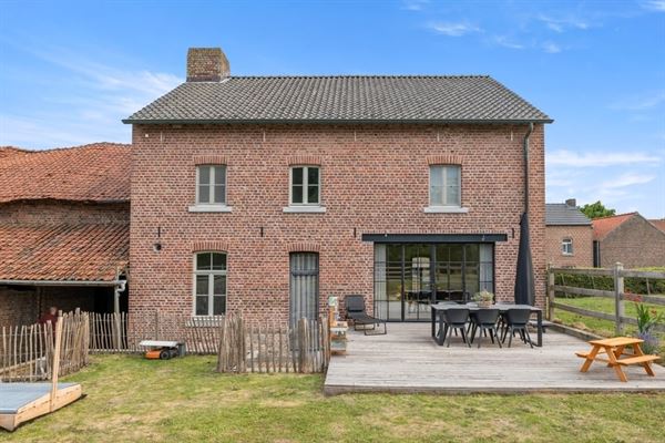 AUTHENTIEKE WONING MET RUIME SCHUUR EN VEEL POTENTIEEL IN TONGEREN 