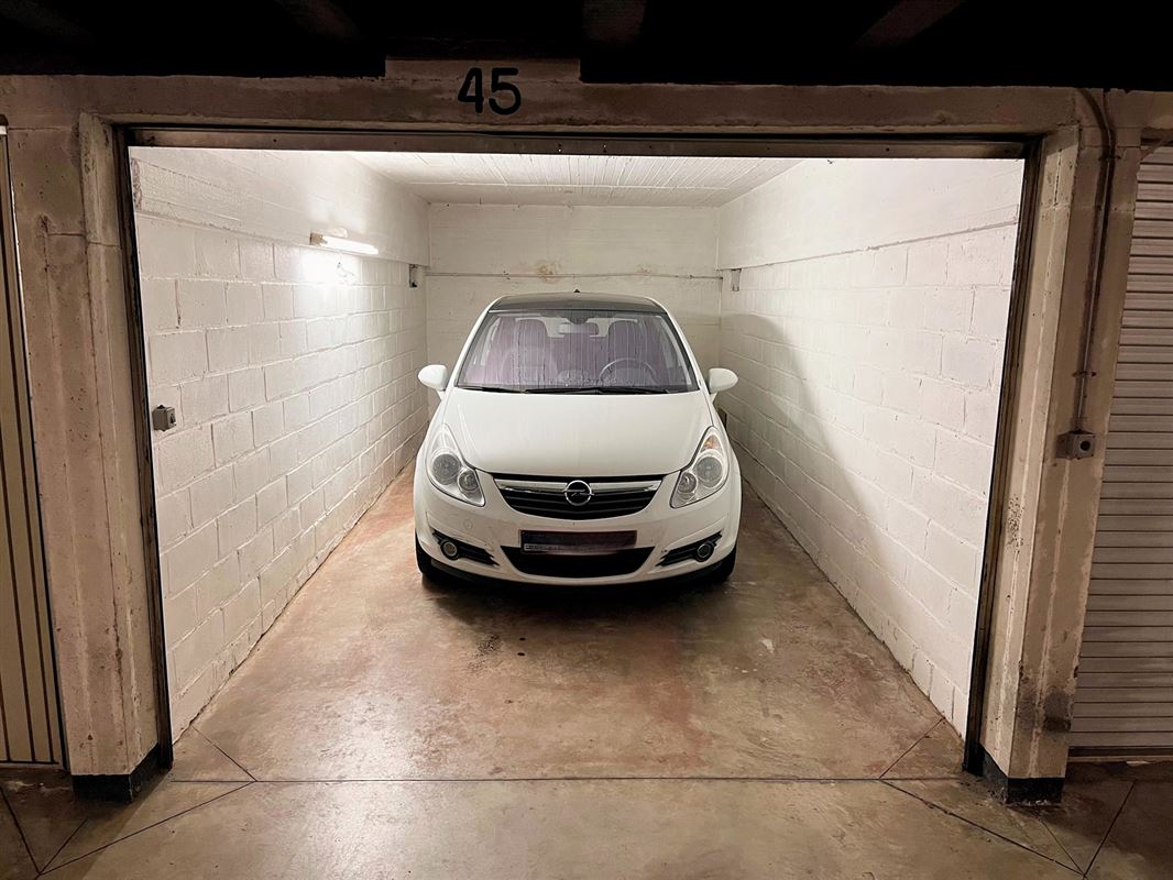 Indoor box closed