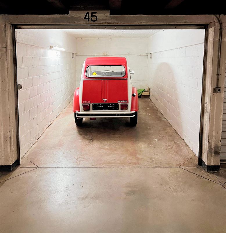 Indoor box closed