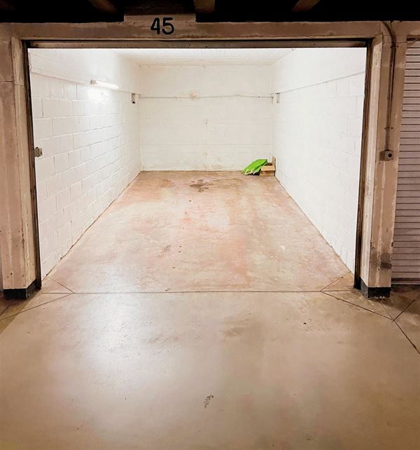 Indoor box closed