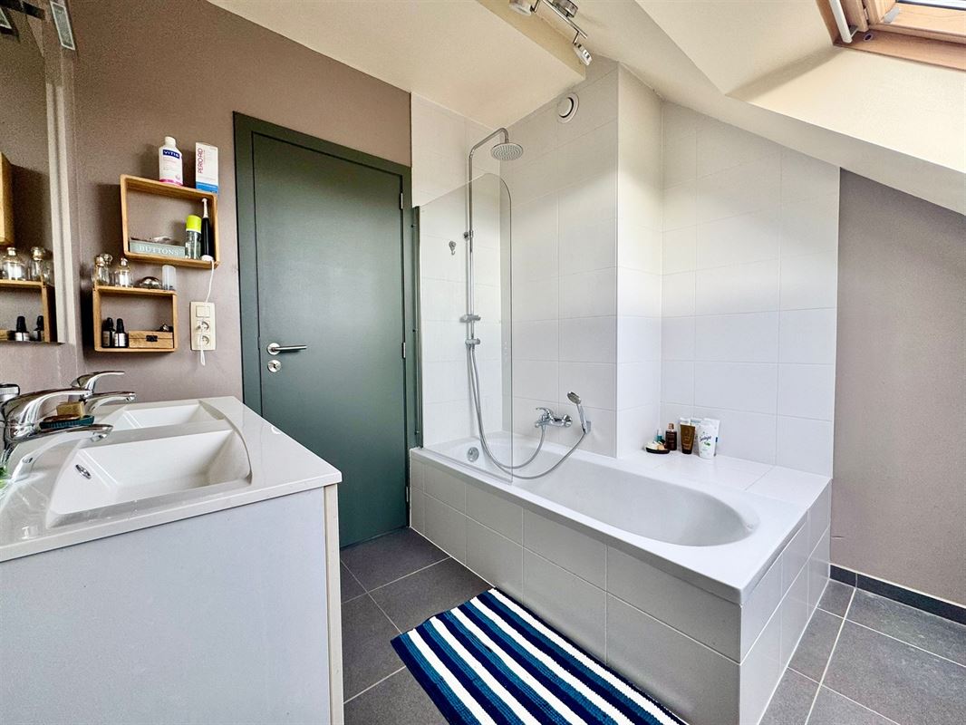 MAGNIFIQUE APPARTEMENT - LUMINEUX - GARAGE - CAVE