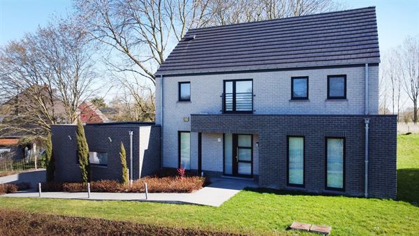 SOUS OPTION - PLUS DE VISITE - Superbe villa de construction récente