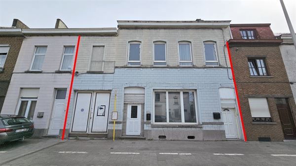 Grande propriété comprenant deux appartements, 3 garages et un beau jardin