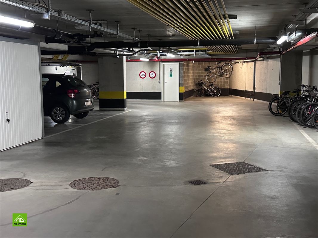 Image 1 : garage emplacement à 5100 JAMBES (Belgique) - Prix 100 €
