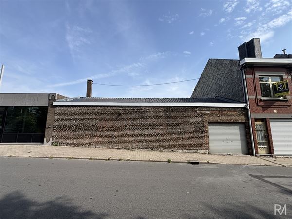 Terrain avec entrepôt (+ projet de 4 appartements)