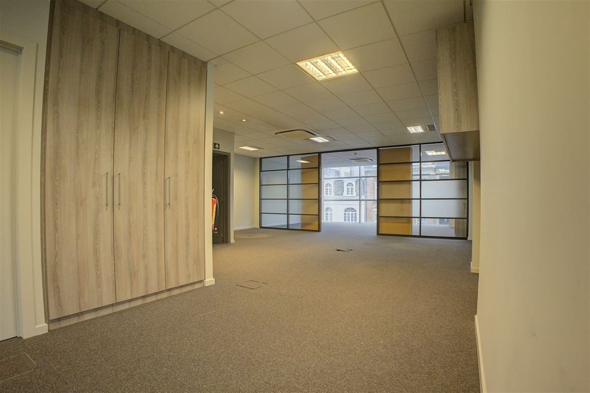 Kantoorgebouw / conversie tot appartementen mogelijk