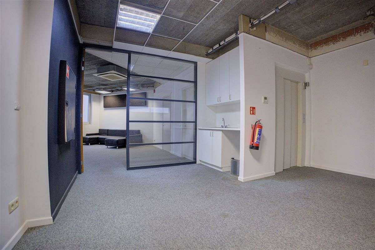 Kantoorgebouw / conversie tot appartementen mogelijk