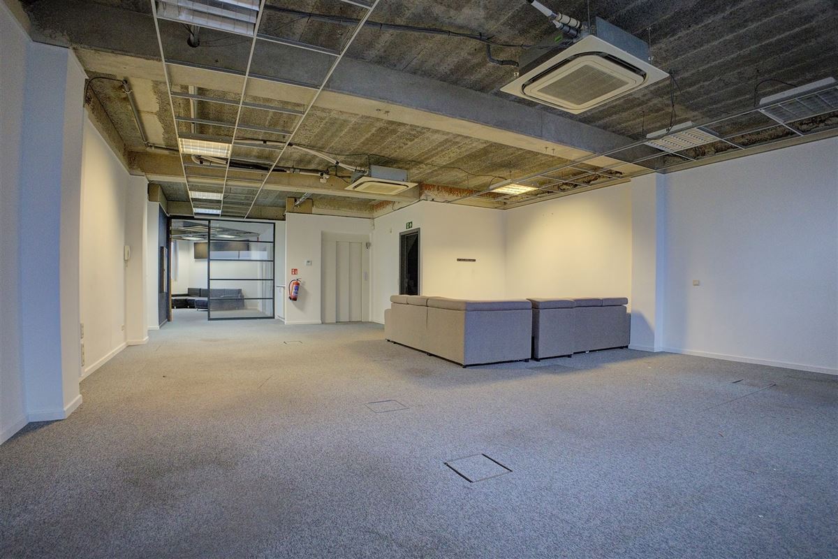 Kantoorgebouw / conversie tot appartementen mogelijk