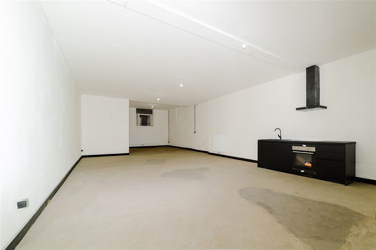 Gelijkvloers atelier/polyvalente ruimte met loftallure