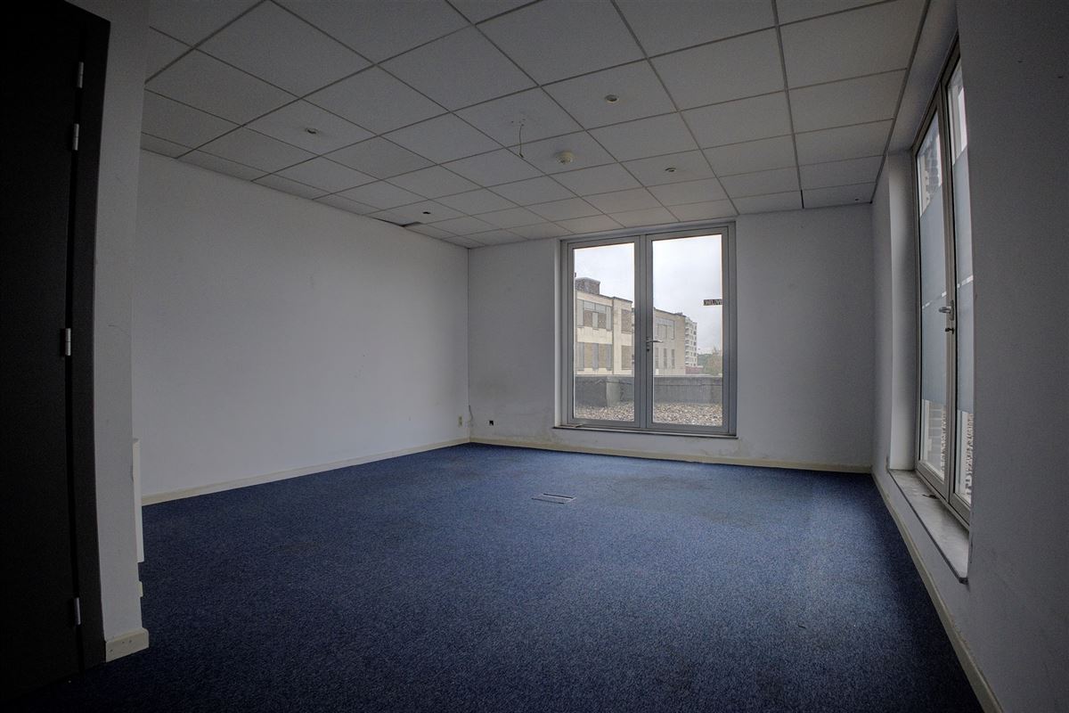 Kantoorgebouw / conversie tot appartementen mogelijk
