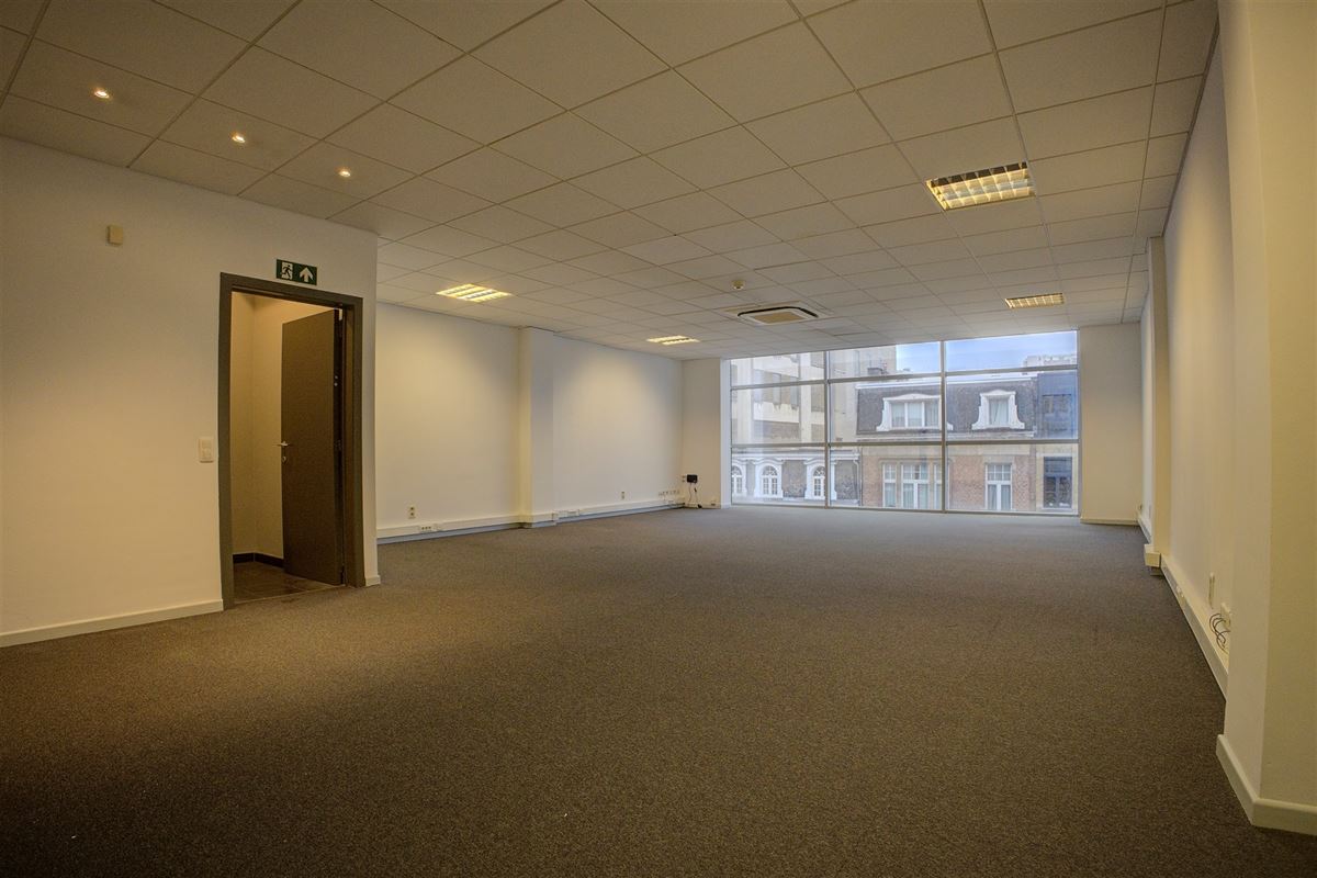Kantoorgebouw / conversie tot appartementen mogelijk
