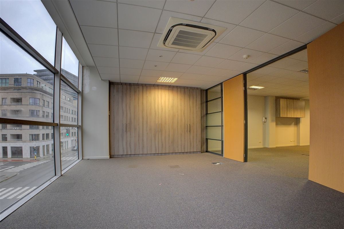 Kantoorgebouw / conversie tot appartementen mogelijk