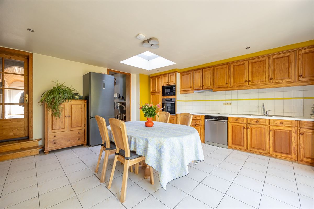 Gezinswoning met vier slaapkamers en tuin