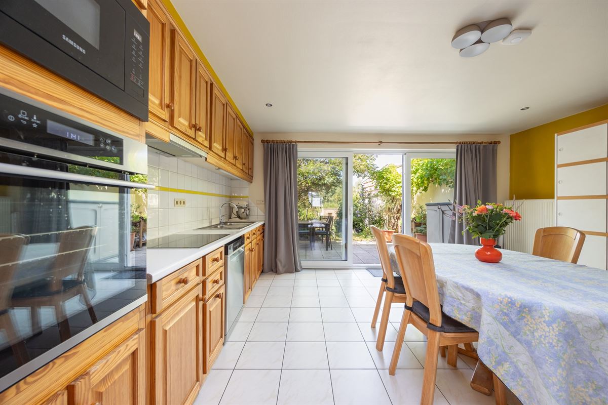 Gezinswoning met vier slaapkamers en tuin