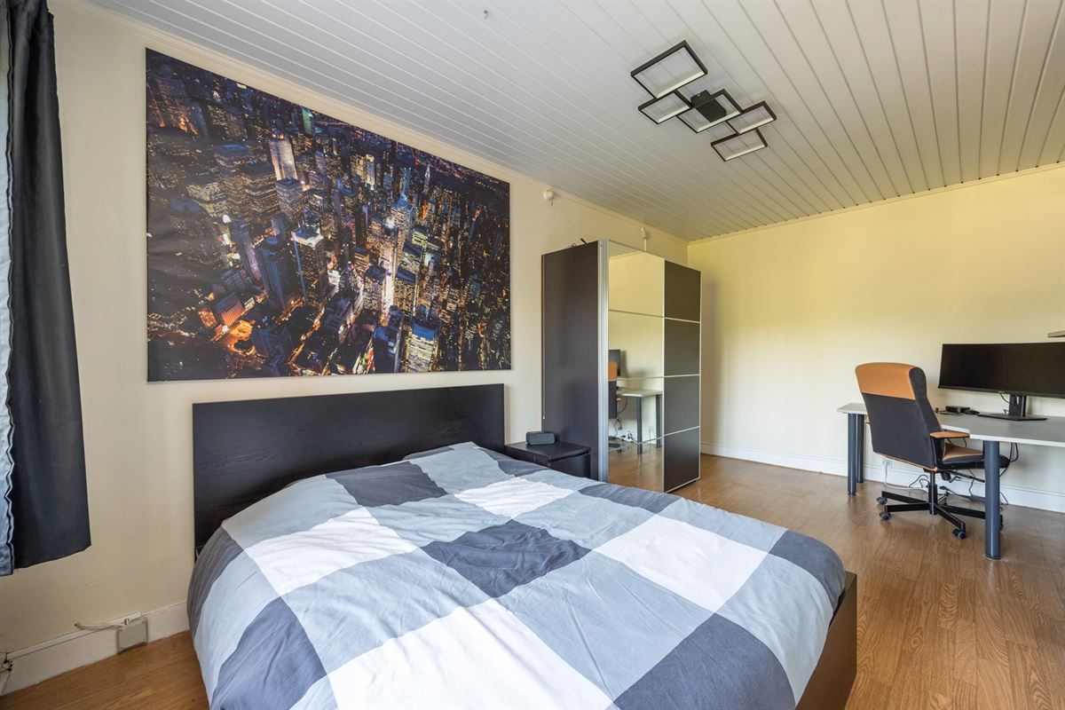 Gezinswoning met vier slaapkamers en tuin