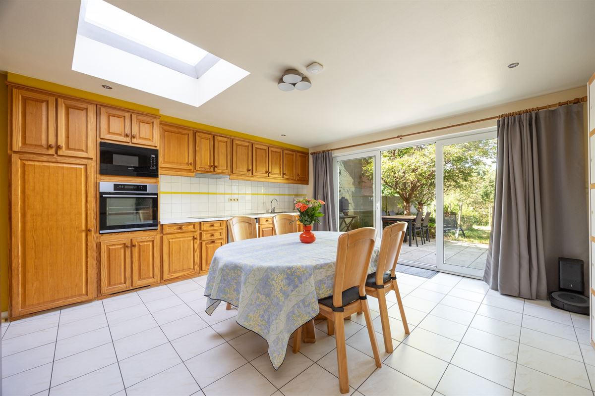 Gezinswoning met vier slaapkamers en tuin