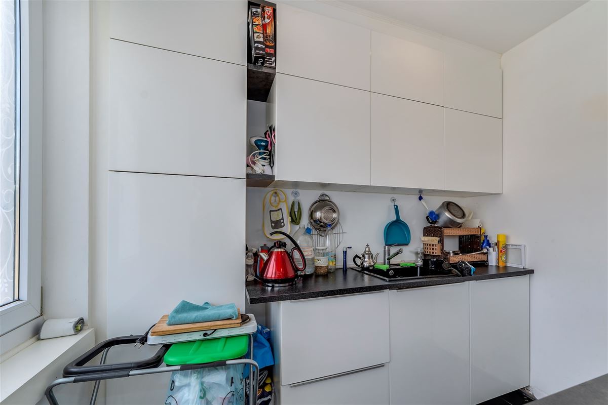 Gerenoveerd 2 slaapkamer appartement met terrasje te Merksem