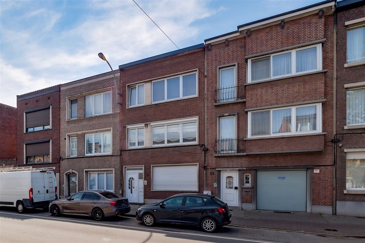 Gerenoveerd 2 slaapkamer appartement met terrasje te Merksem