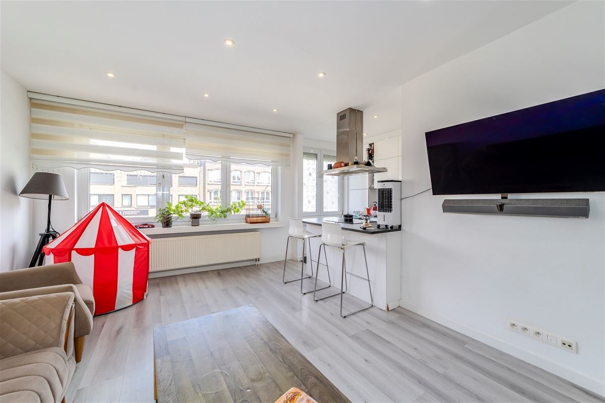 Gerenoveerd 2 slaapkamer appartement met terrasje te Merksem