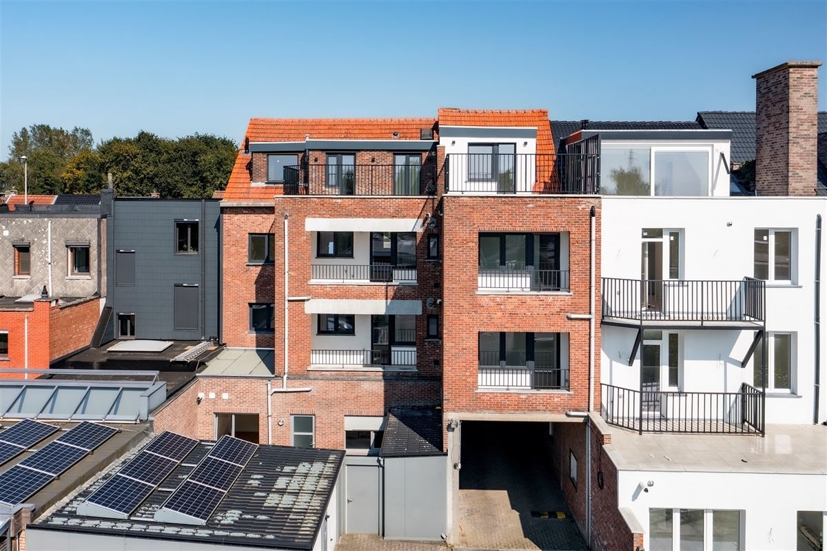Gerenoveerd 2 slk appt met zuidterras en mog P