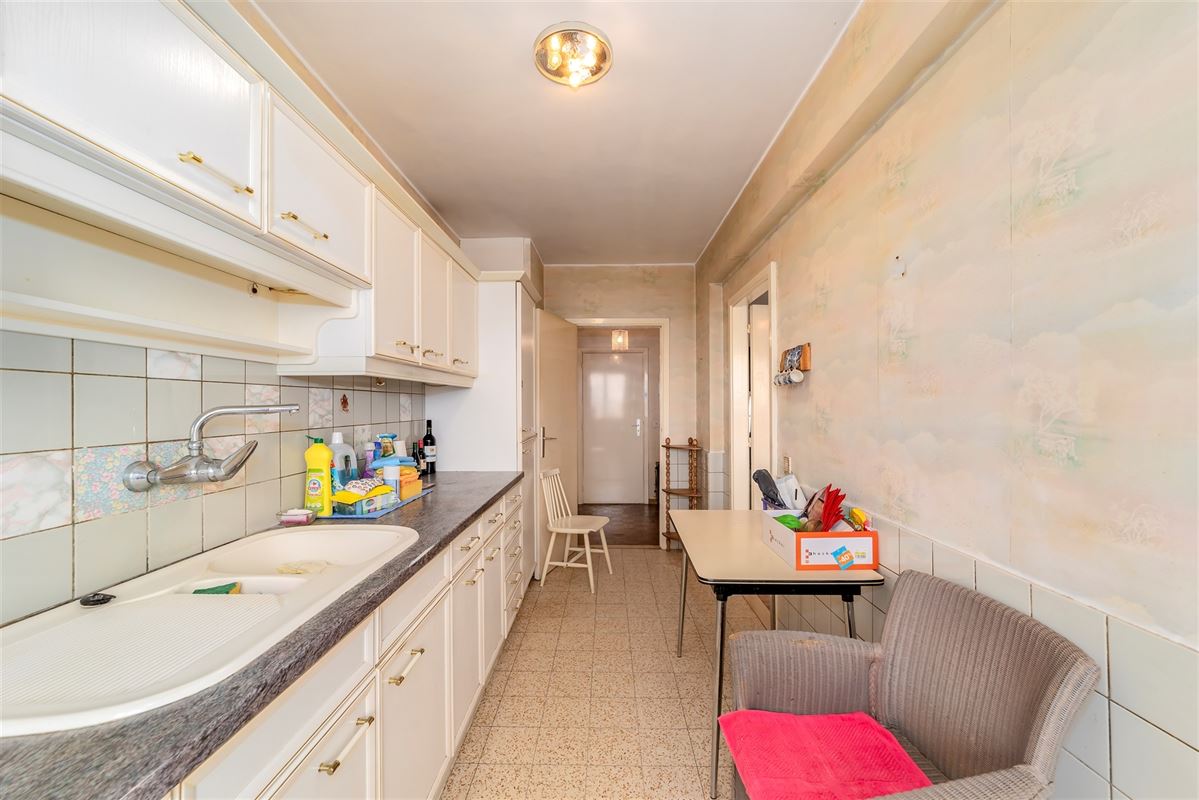 Te renoveren appartement met 1 slaapkamer en terras (10m²) te Merksem