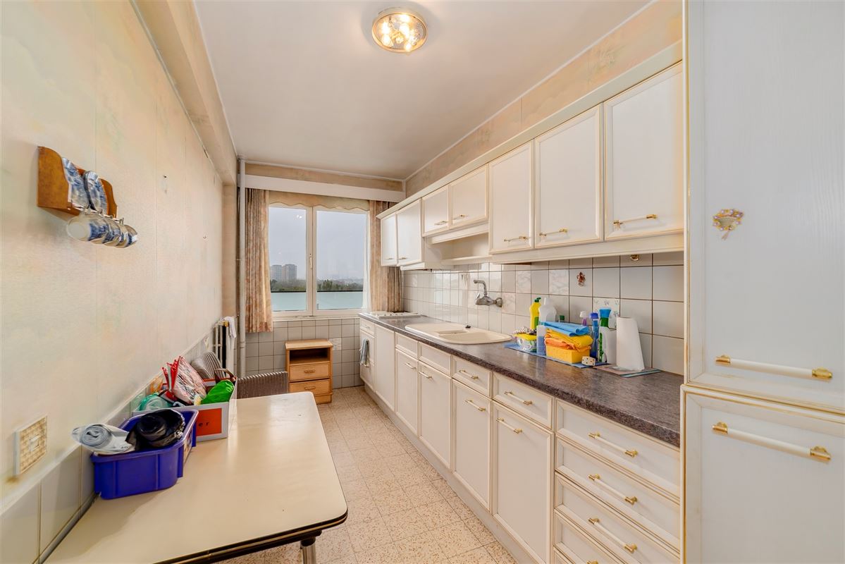 Te renoveren appartement met 1 slaapkamer en terras (10m²) te Merksem